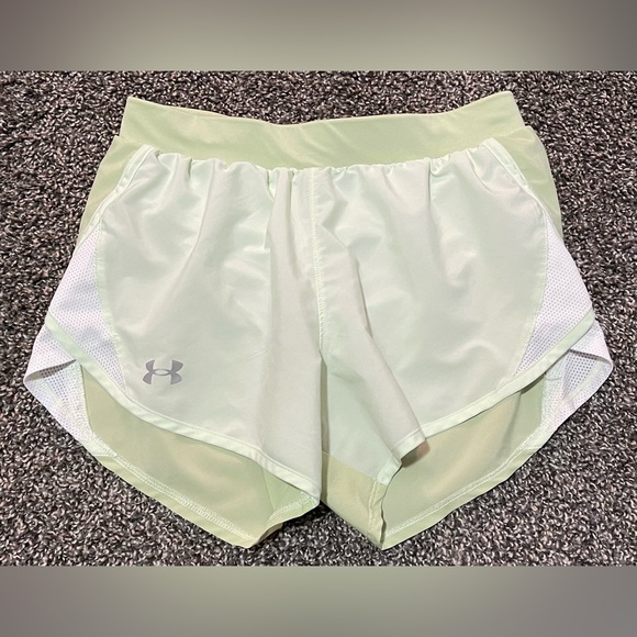 Under Armour stretchy shorts - Picture 1 of 8